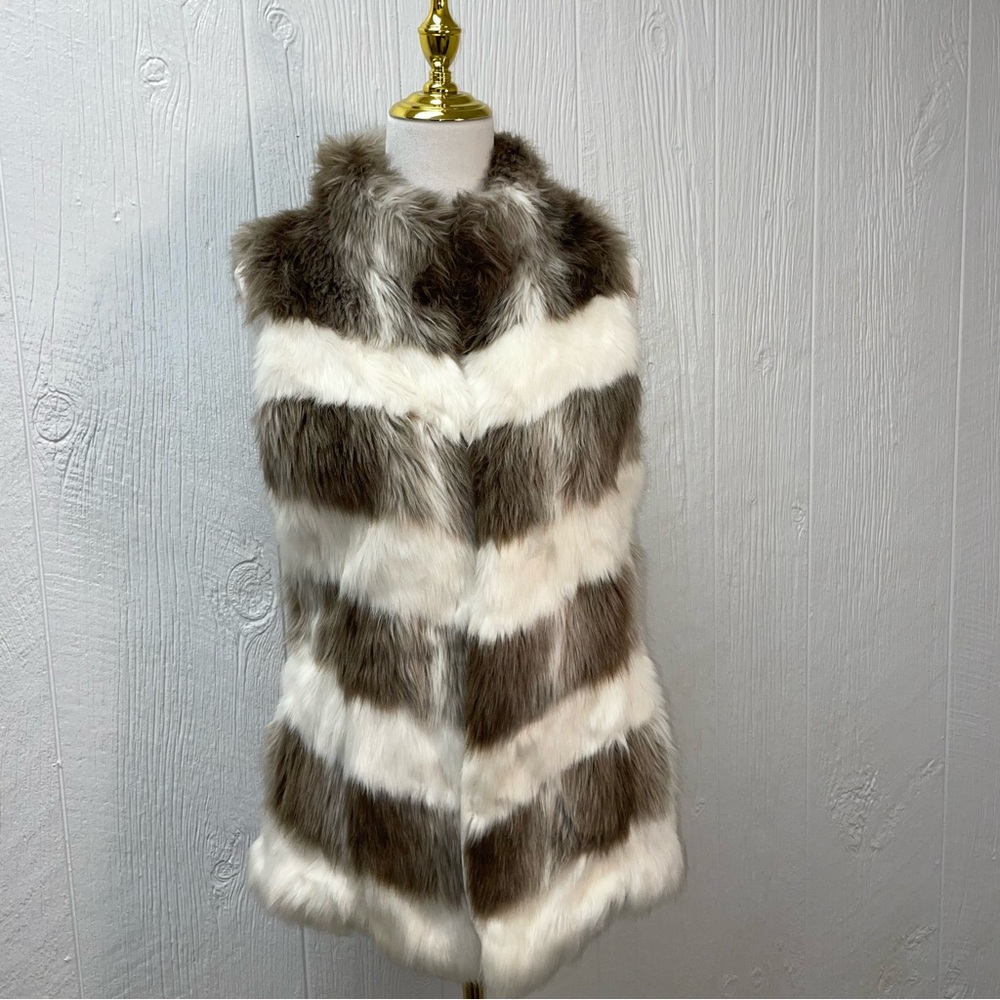 White House Black Market Retail $120! Faux Fur Vest! WHBM Christmas Holiday!